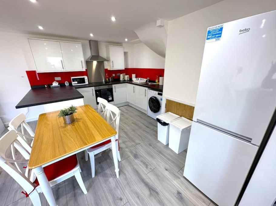 Charming New 2Br Detached House-Central Headington- Wi-Fi, Netflix, Top Location Оксфорд Экстерьер фото