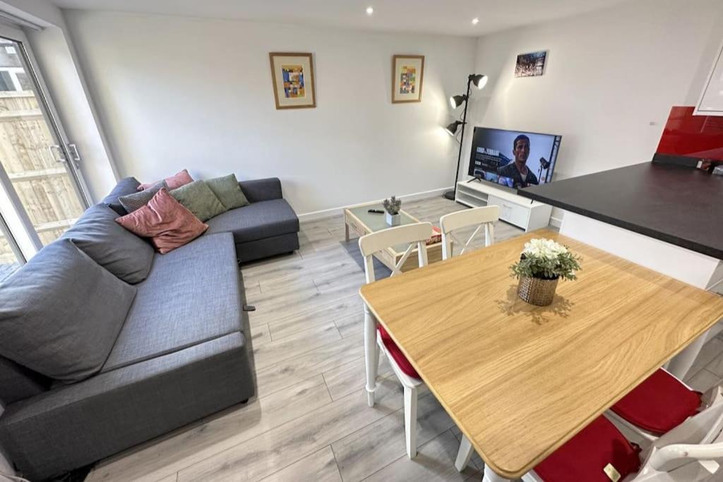 Charming New 2Br Detached House-Central Headington- Wi-Fi, Netflix, Top Location Оксфорд Экстерьер фото