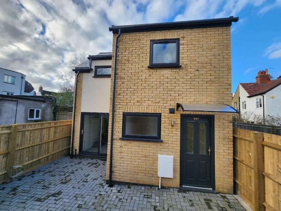 Charming New 2Br Detached House-Central Headington- Wi-Fi, Netflix, Top Location Оксфорд Экстерьер фото